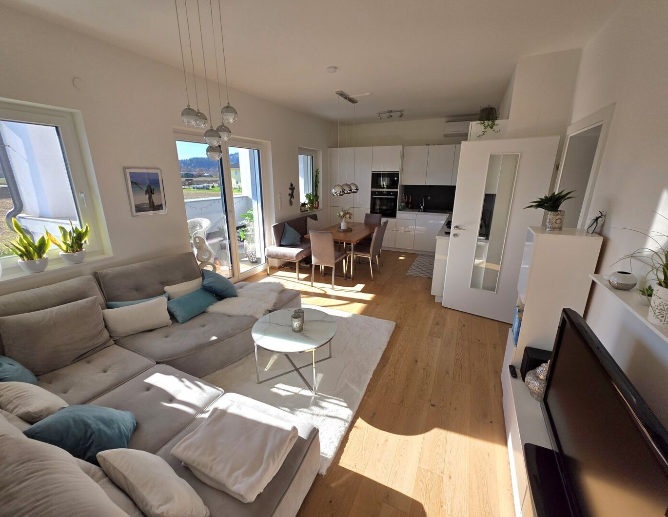 Neuwertige Jungfamilienwohnung mit sonnigem Balkon!