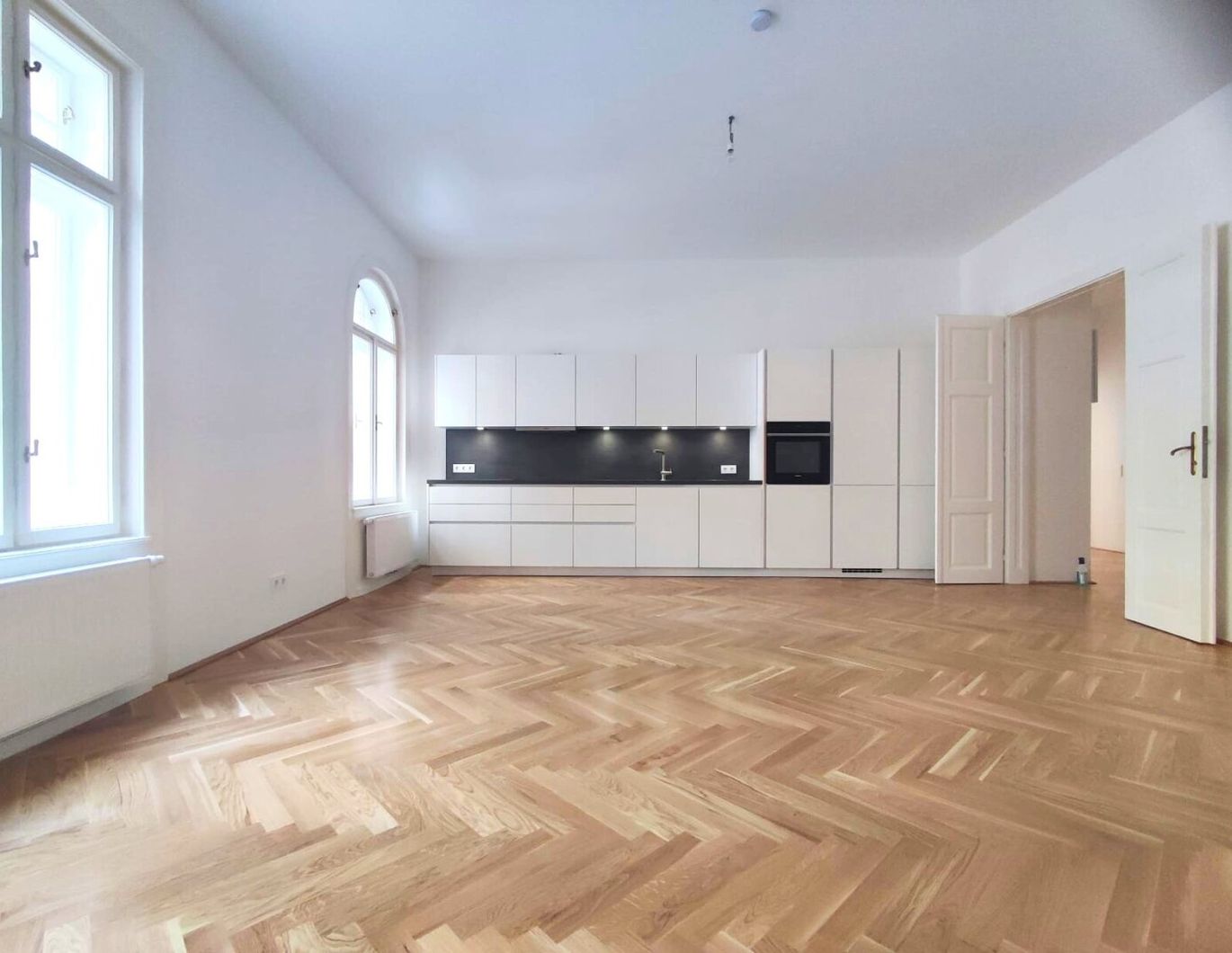 ERSTBEZUG NACH SANIERUNG - Stilvolles Wohnung direkt bei der U1