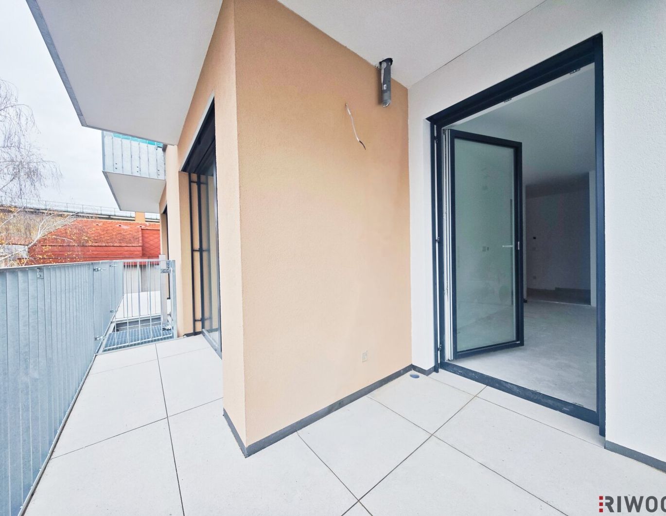 Heller Erstbezug | Hofseitige 2-Zimmerwohnung mit Balkon | Luftwärmepumpe | nähe Liesing & Riverside | Fertigstellung 1Q2026