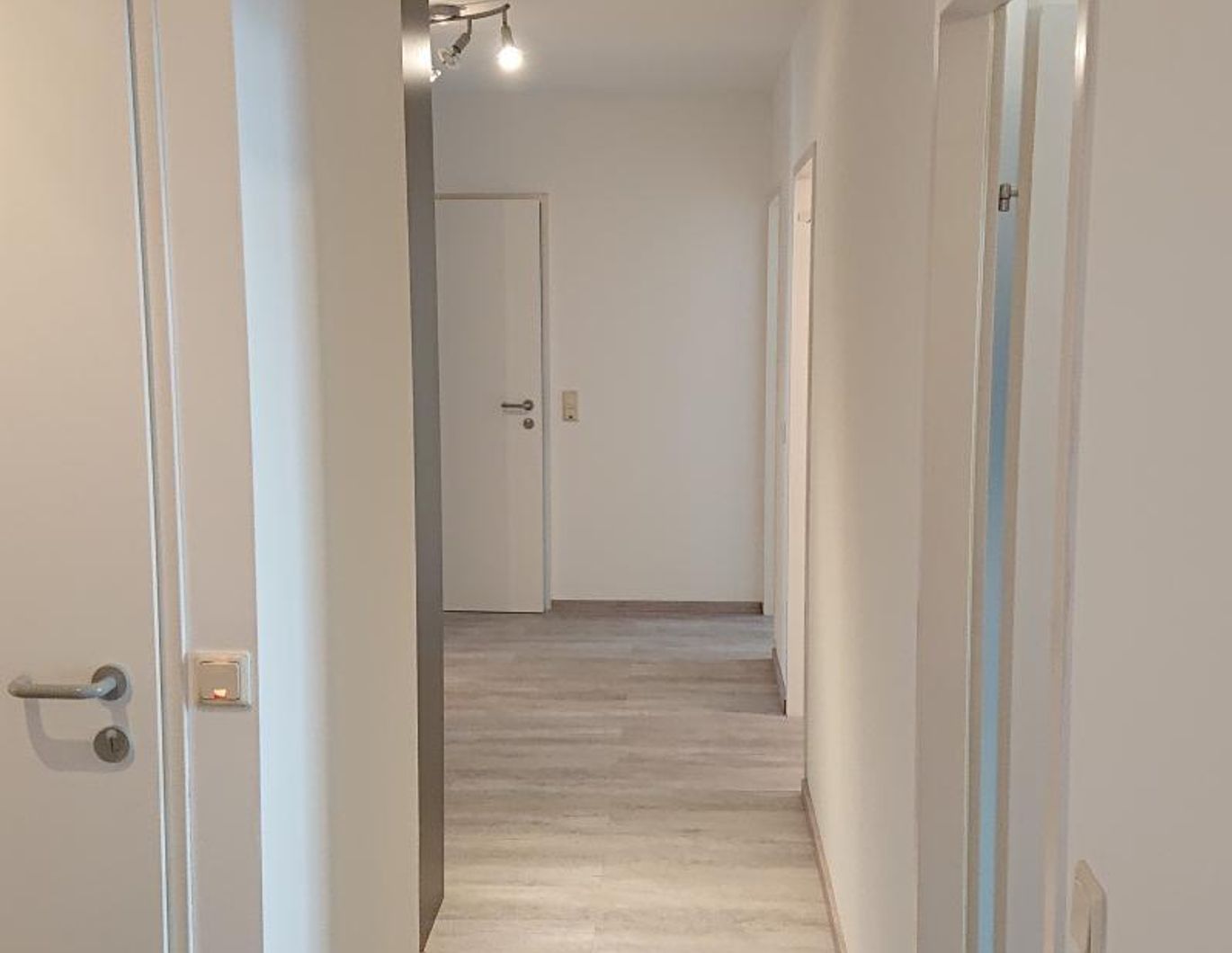 Loggia+Drei Zimmer Wohnung