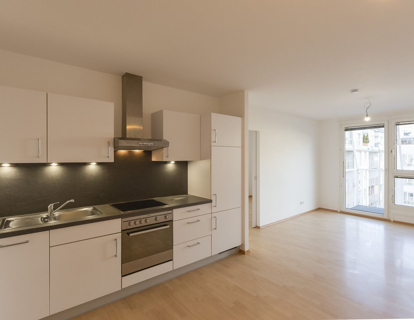 Wohnpark Kornhäusel | Schöne Balkonwohnung mit Einbauküche im 4. Liftstock