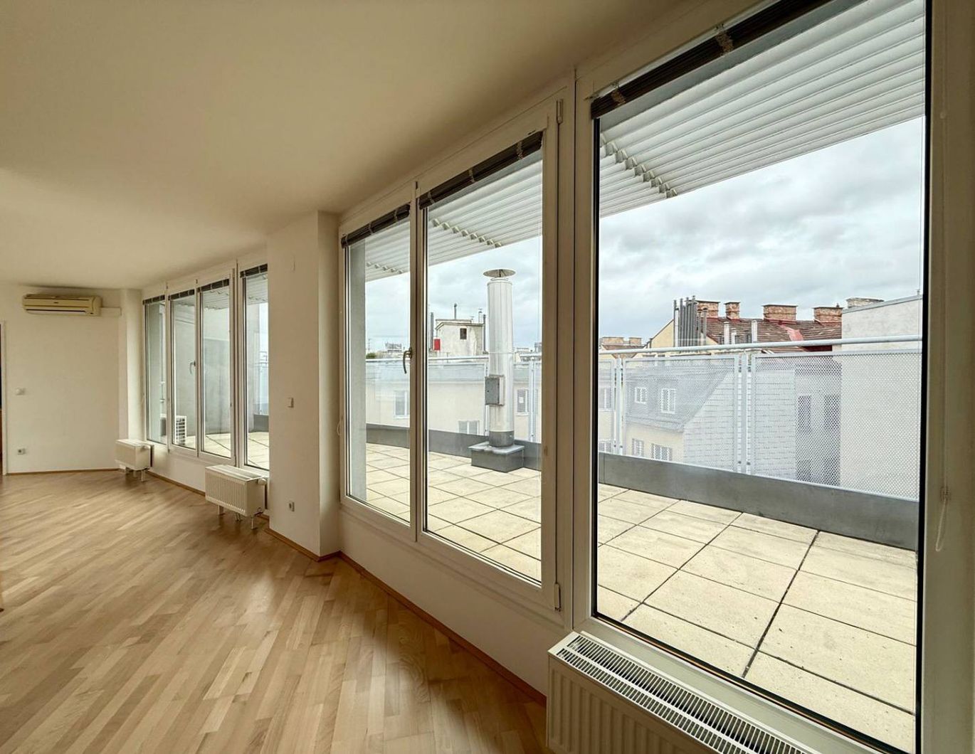 Grandiose Dachgeschosswohnung mit 2 großen Terrassen  und außergewöhnlichem Grundriss!