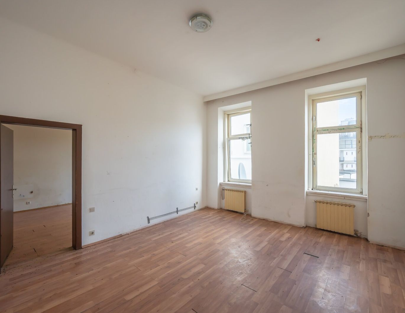 **Hannovermarkt** Sanierungsbedürftige 3-Zimmer Altbauwohnung - Airbnb - Balkonoption