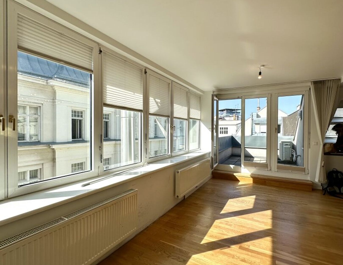 Klimatisierte Terrassenwohnung mit Blick auf das Haus des Meeres und auf die Mariahilferstraße