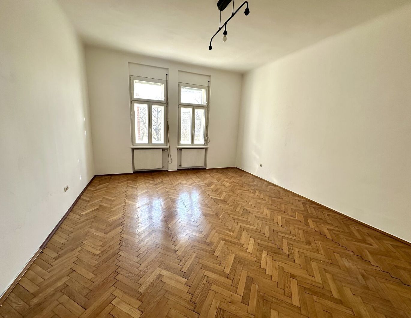 WG-taugliche neu sanierte 2-Zimmer-Wohnung mit extra Essküche und sonnigem Balkon in zentraler Lage nahe Grazer Lendplatz - Provisionsfrei!