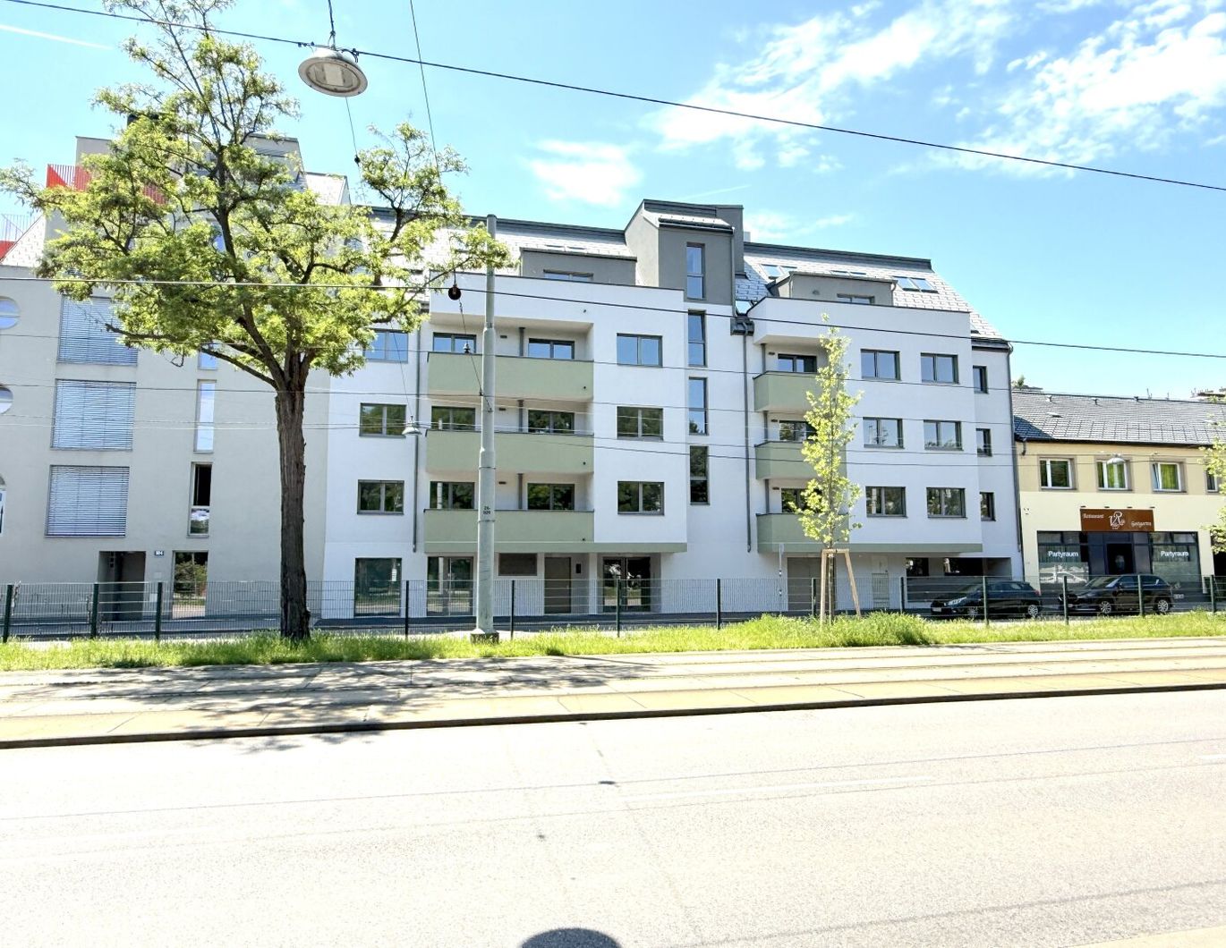 EHK 100 | 2 Zi Balkonwohnung in belebter Lage