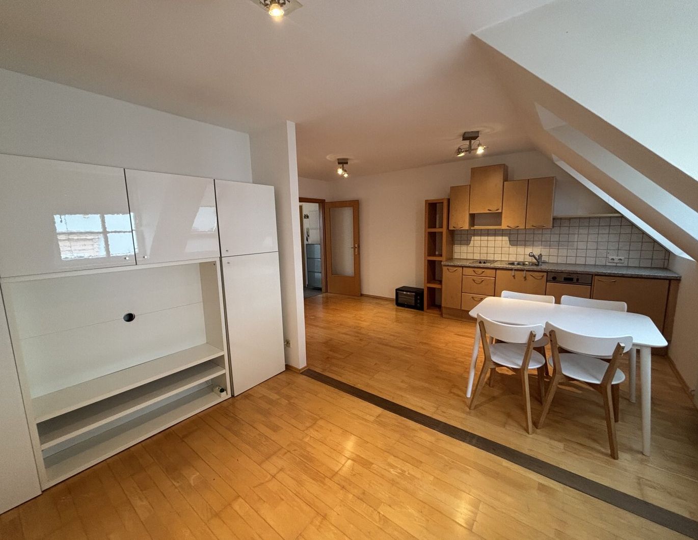 SCHLOSSBERG/Zentral: TOP 2 Zimmer Wohnung - Ruhelage!