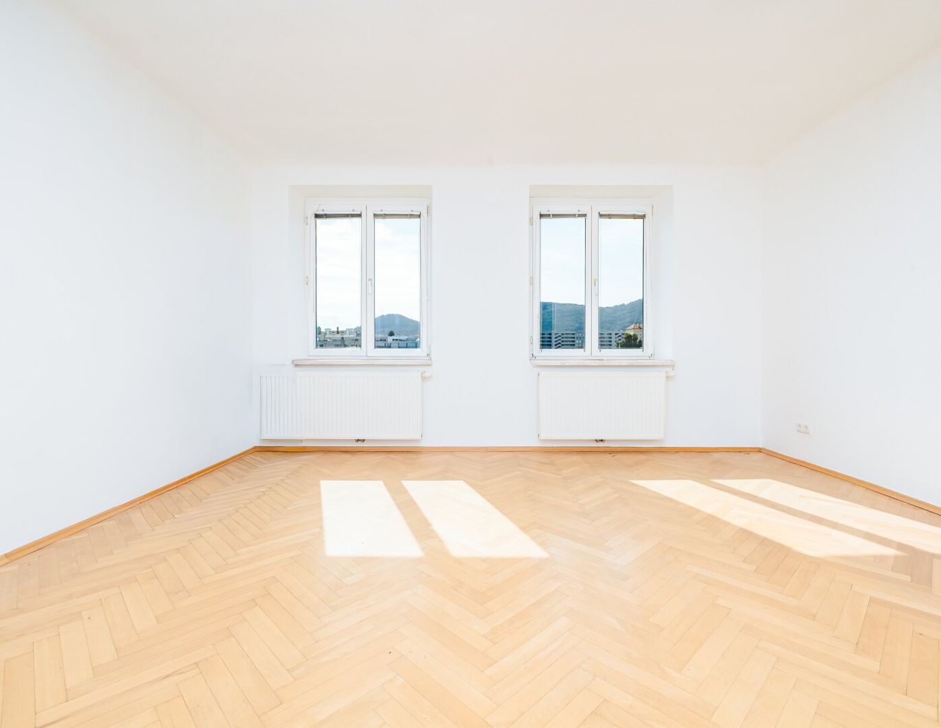 PROVISIONFREI I 3. ETAGE MIT AUFZUG I DUSCHE & KOMFORT I BAHNHOFNAH I HAUSTIERE ERLAUBT I MODERNER STYLE I TOP AUFTEILUNG I PROJEKT WOHNEN