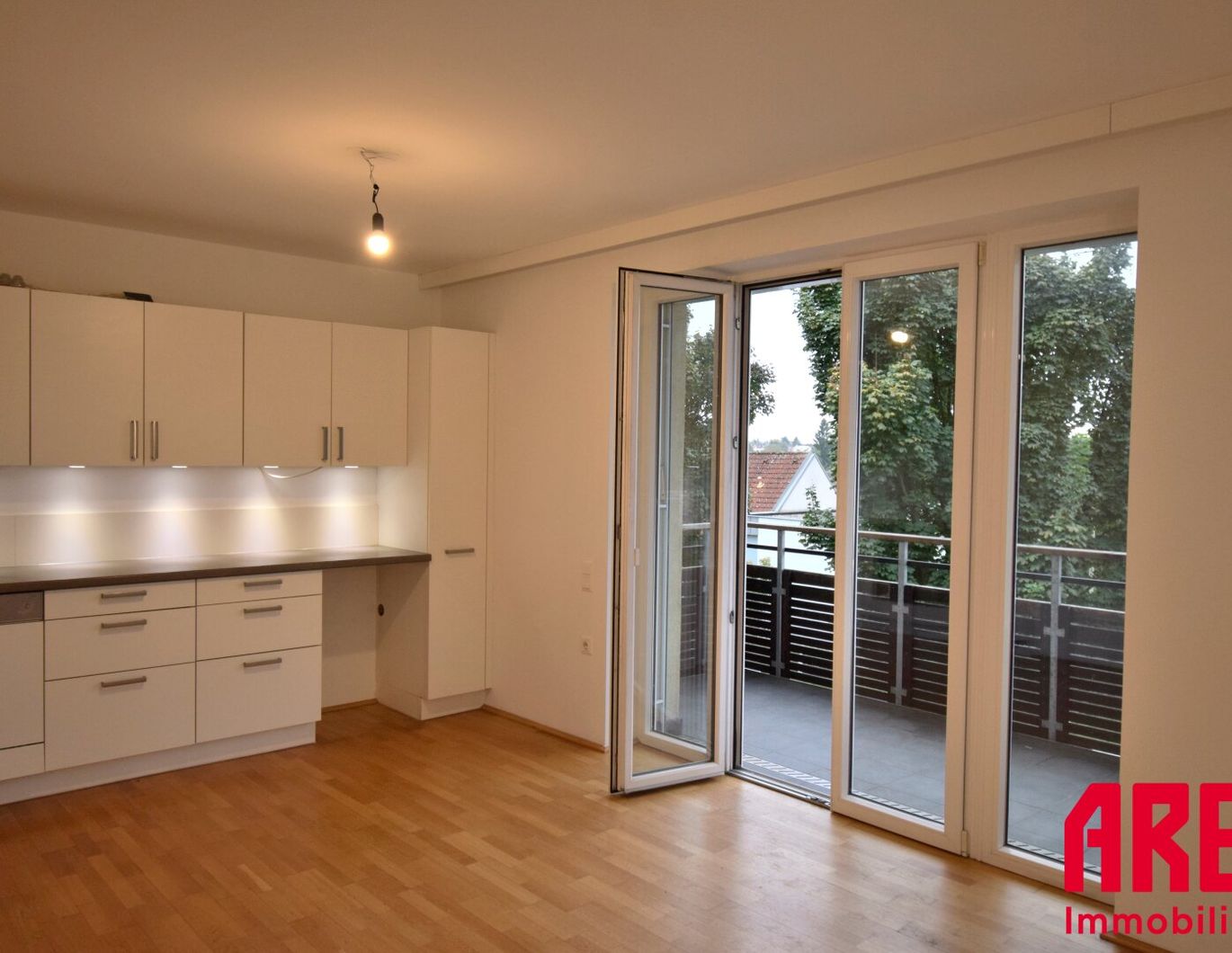 GUT BETREUT! CHARMANTE 3-ZIMMERWOHNUNG IM GRÜNEN - TOP 12