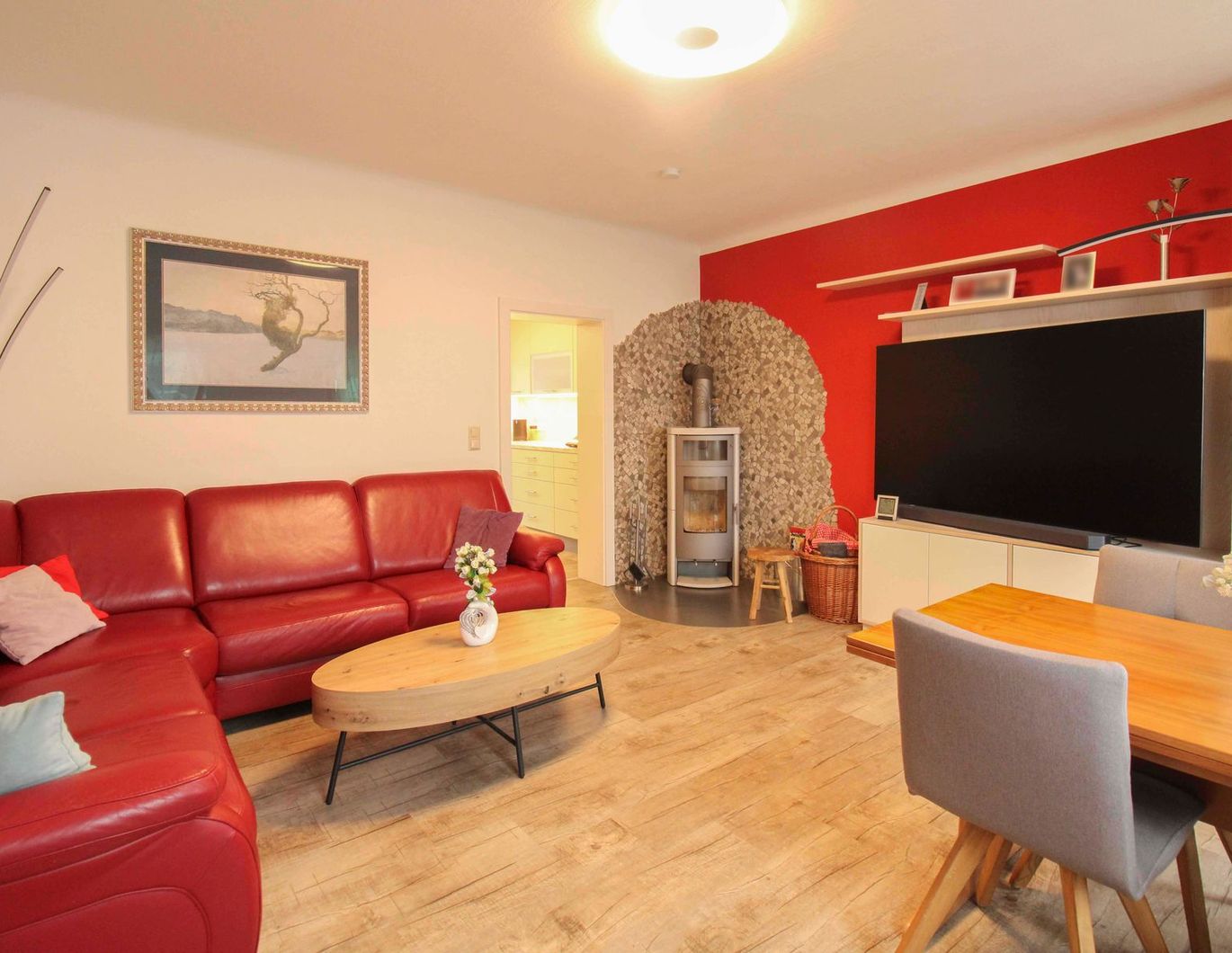 Sofort wohlfühlen: 6-Zi.-EFH mit Garten, großer Raumvielfalt inkl. Nebengebäude - Pachtgrundstück