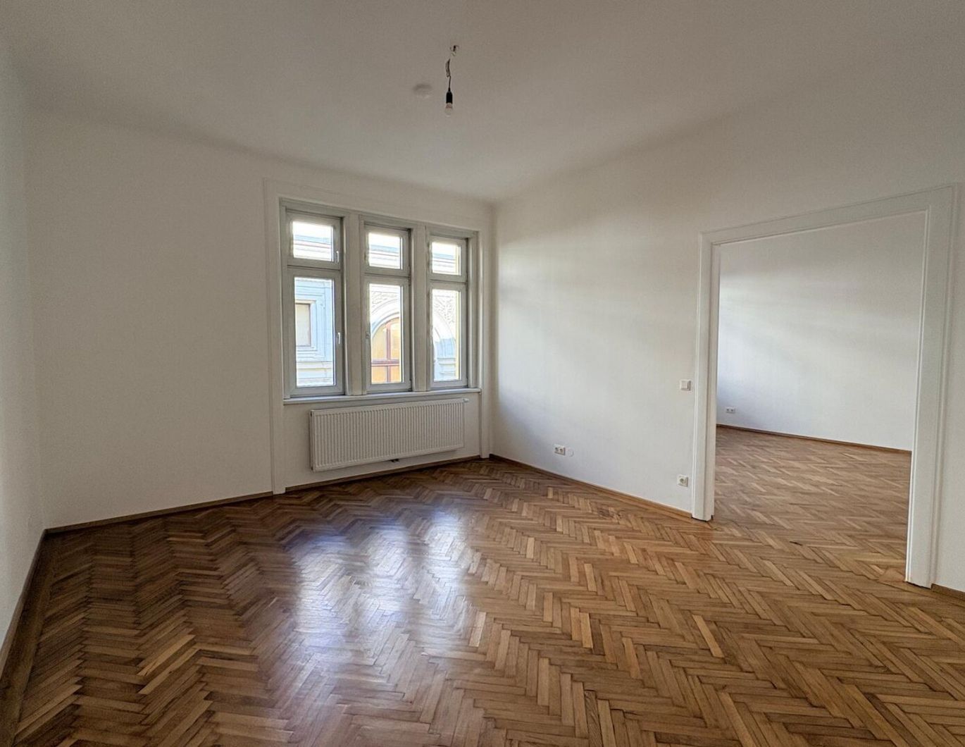 ERSTBEZUG! Wunderschöne Stilaltbauwohnung ( 2 Zimmer ) in bester Innenstadtlage (Nähe Schwedenplatz) zu vermieten!