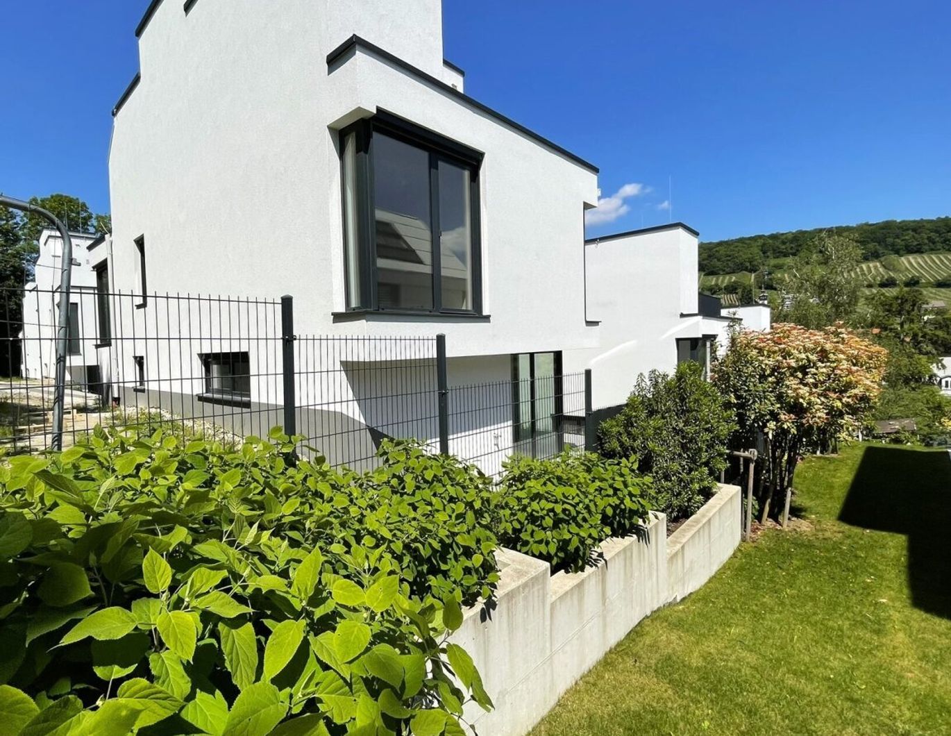 Einzigartig. Stilvoll. Durchdacht. Wohnen in idyllischer Lage mit traumhaftem Weitblick.