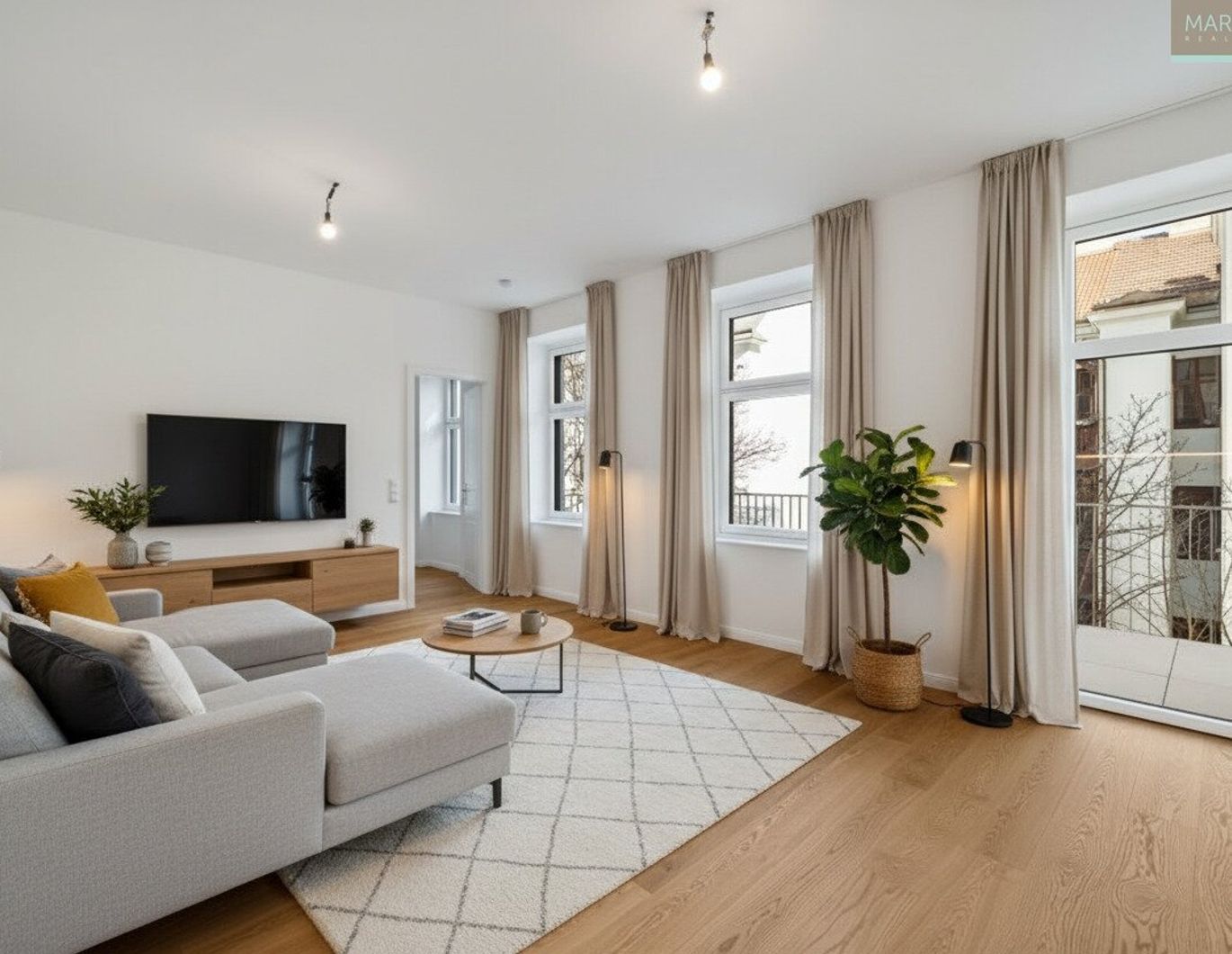 Perfekt sanierte 2-Zimmer-Altbauwohnung mit Balkon in Top-Lage