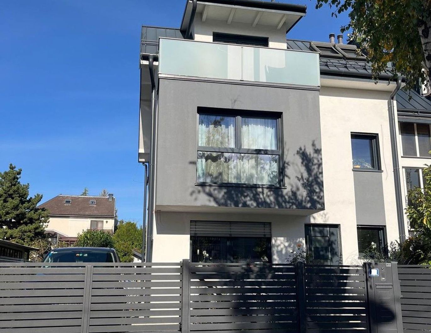 Neuwertiges EFH (550 m U6-Nähe, 400 m Badner Bahn): Fußbodenheizung mit Luftwärmepumpe