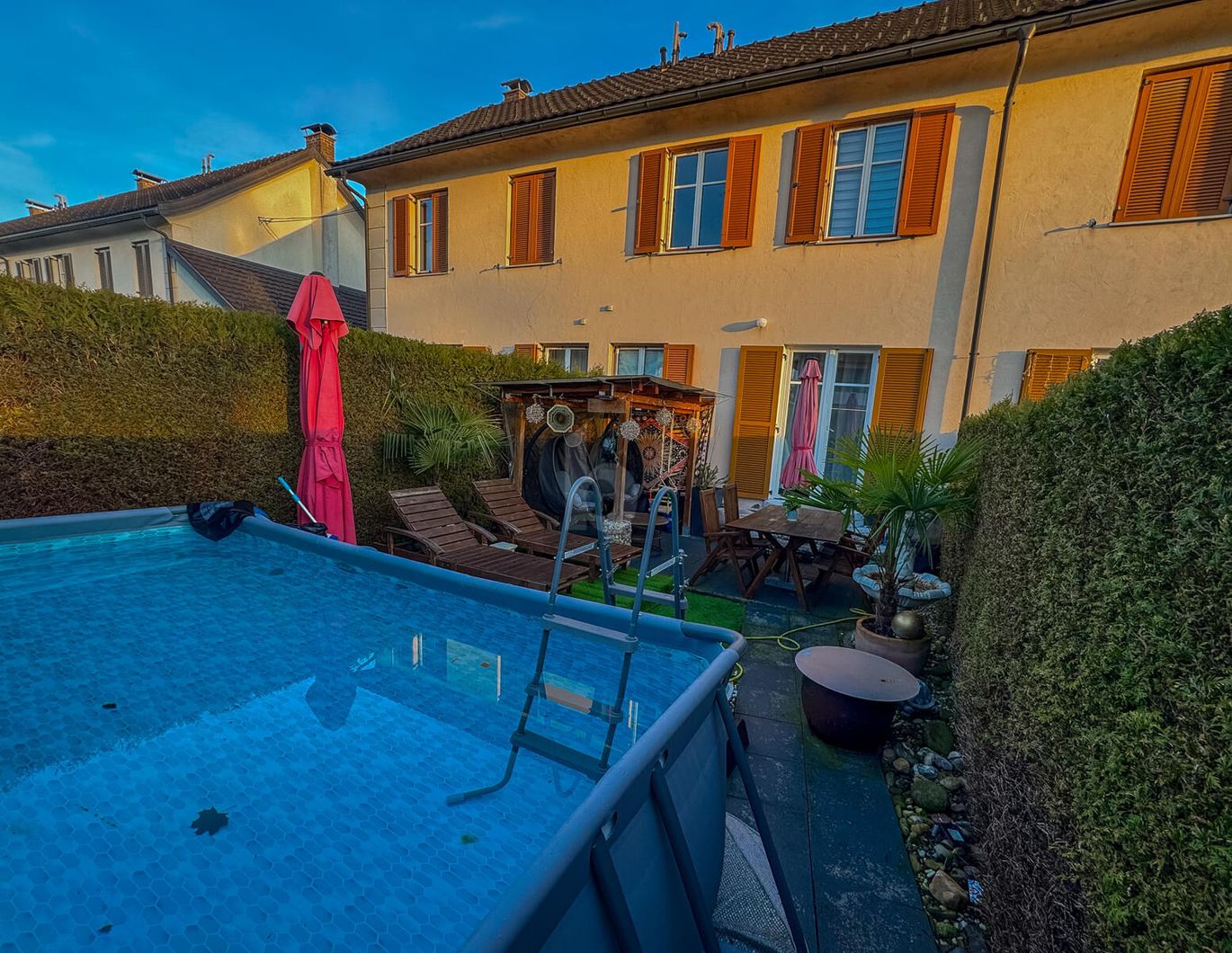 TOP GELEGEN MIT SCHÖNEM GARTEN