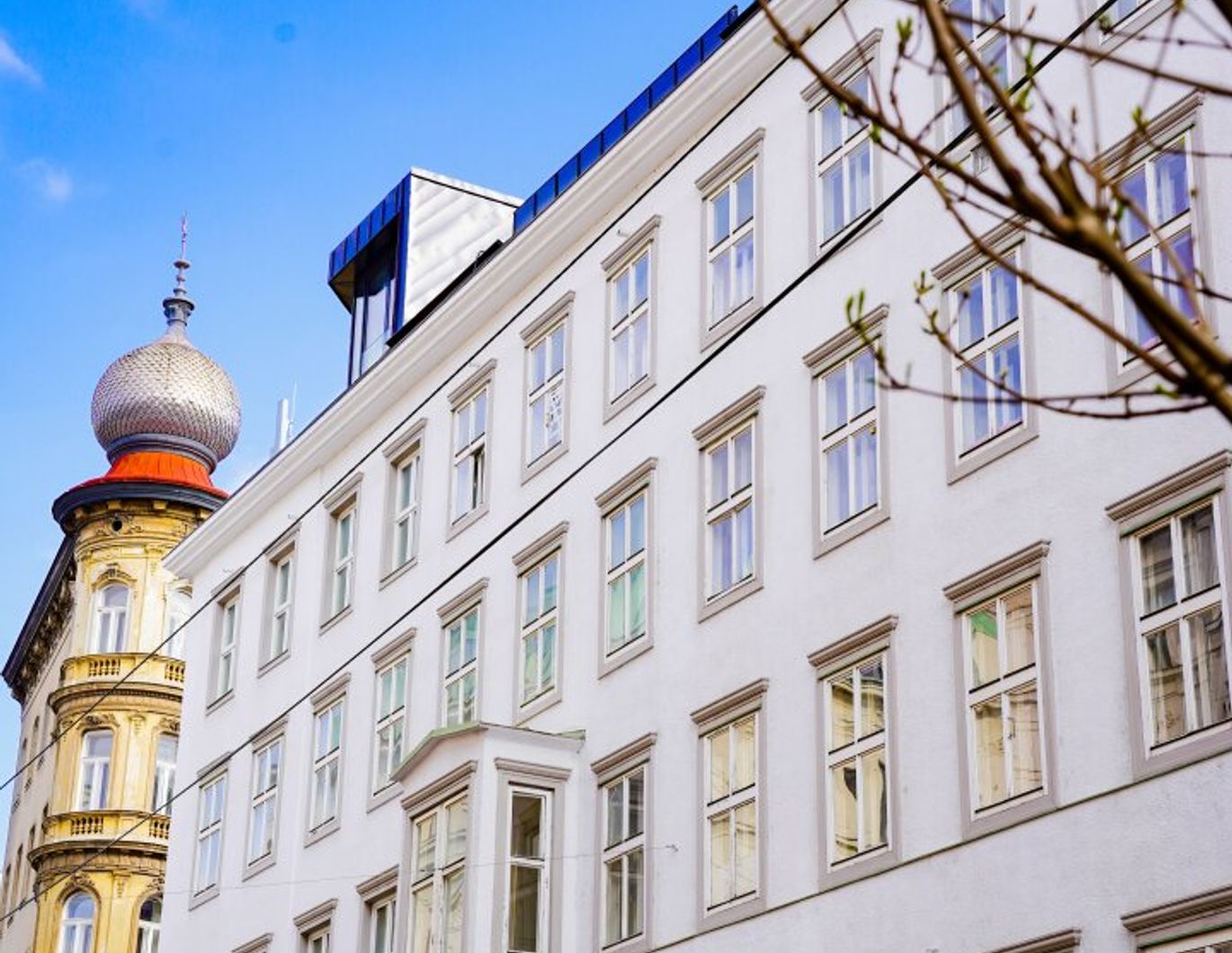 L24 - SOPHISTICATED LIVING