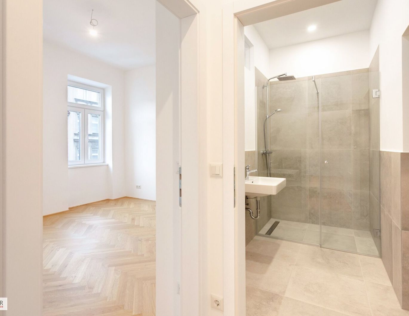 Altbaustil in neuem Glanz ++ TOP ERSTBEZUG NACH HOCHWERTIGER SANIERUNG ++ HELLE HOHE RÄUME!