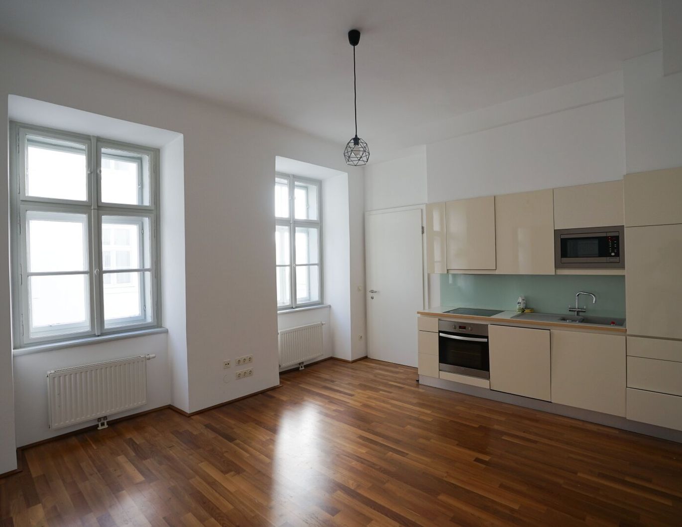 1010 Wien: Schöne 1-Zimmer Wohnung 44m² mit Schlafzimmer und Wohnküche am Fleischmarkt; € 1.048,- Miete