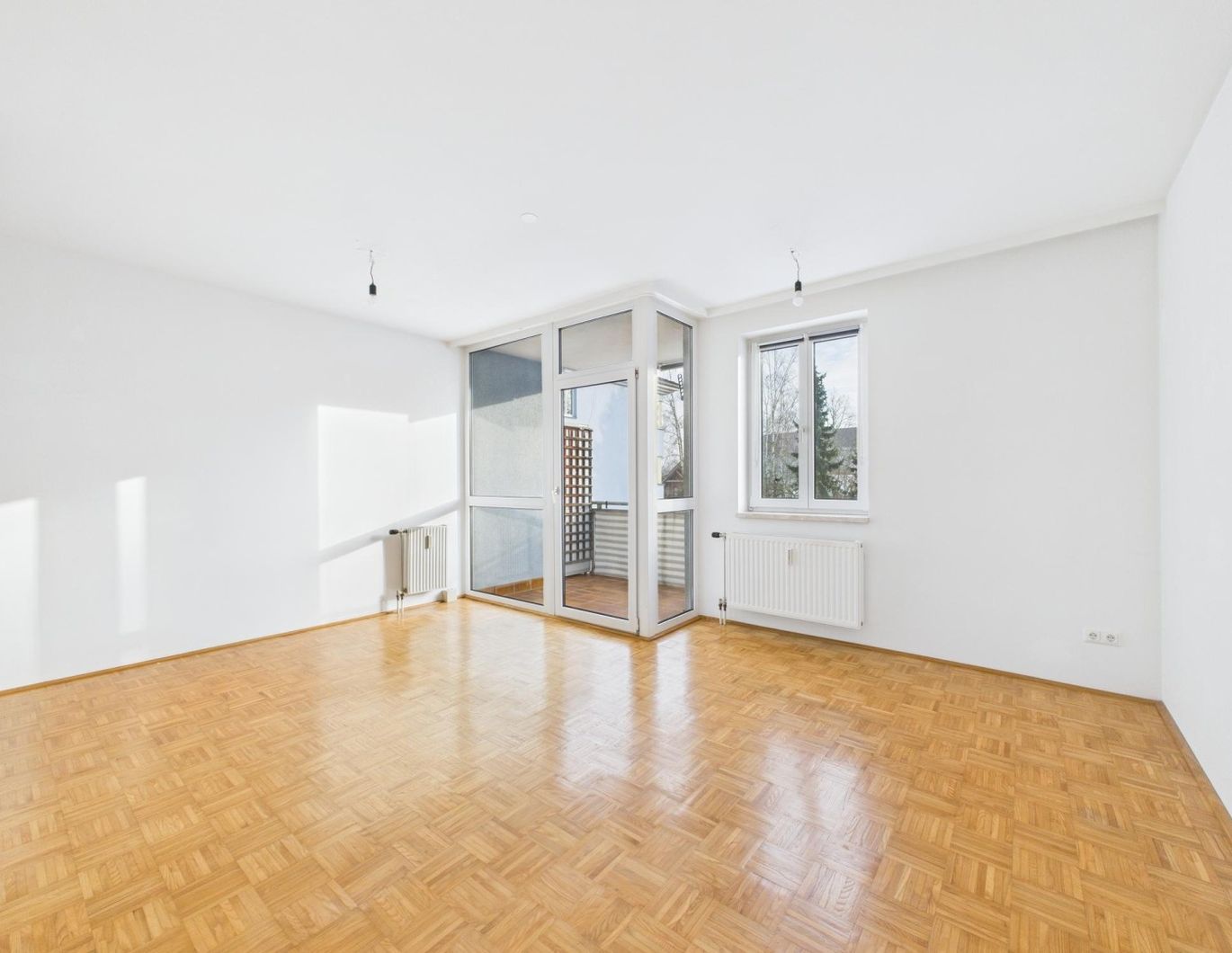 LINZ/URFAHR (HARBACH): Perfekt situierte Eigentumswohnung ca. 50 m² + Loggia/Balkon mit Pöstlingbergblick+ TG-Stellplatz