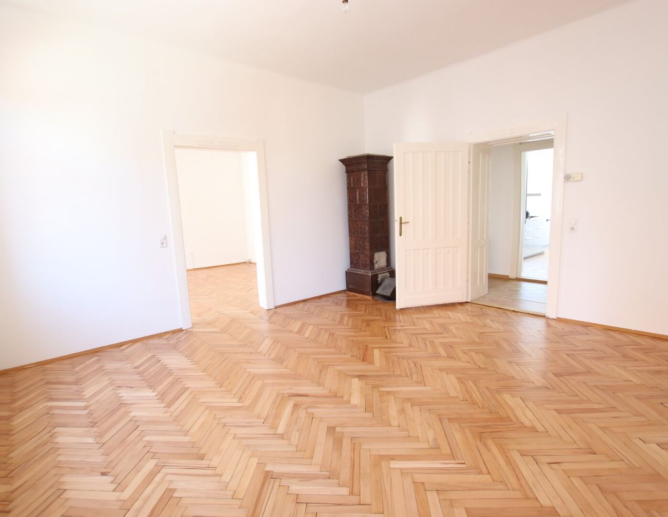 Tolle, sanierte 101m² - 4 Zimmer Altbauwohnung in der Mariannengasse - City
