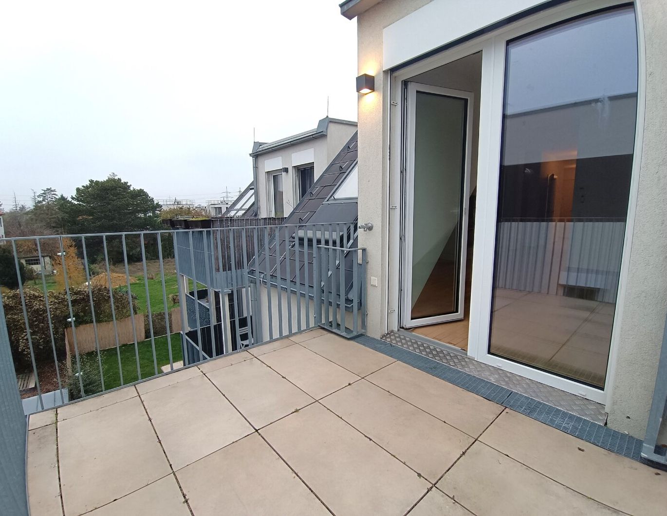 Neubau! ! 2-Zimmer Wohnung im DG mit Dachterrasse in Leopoldsdorf! ! Stellplatz in Tiefgarage optional verfügbar!