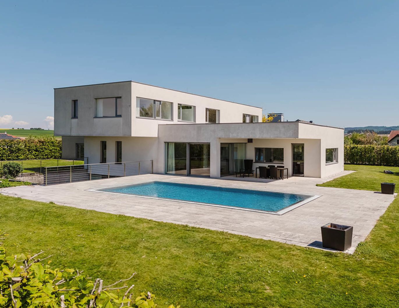 ARCHITEKTENTRAUM MIT WEITLÄUFIGEM GRUNDSTÜCK! Moderne Villa nahe Ried