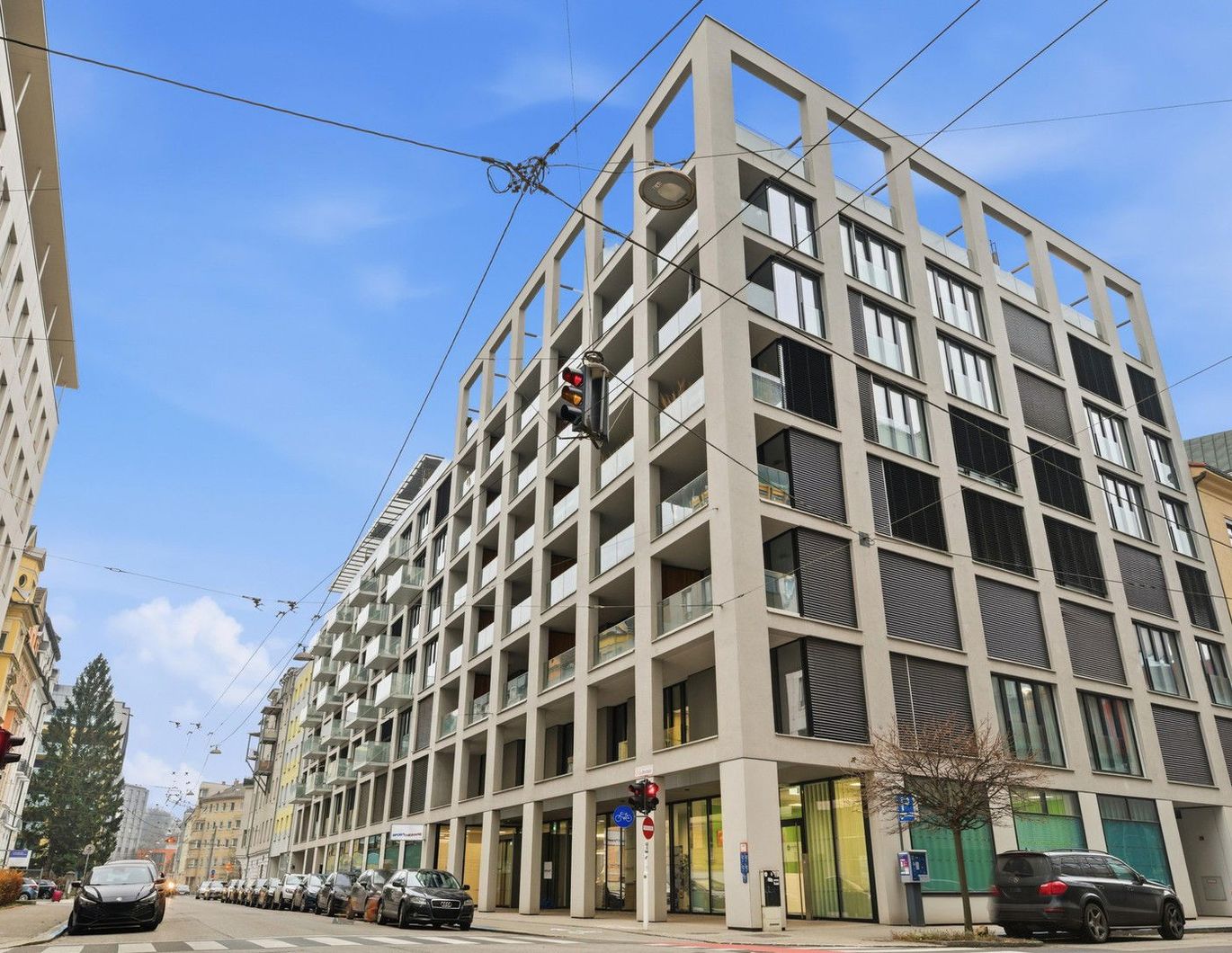 Wohnen mit Stil und Komfort - Helle Wohnung mit Loggia, Balkon & Tiefgarage - Barrierefrei