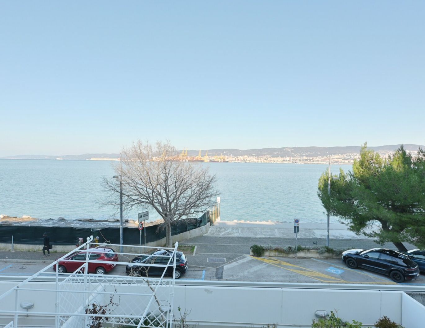 Ihr persönlicher Hafen in Muggia/Triest! 2-Zimmer-Wohnung zum Ankommen mit frontalem Meerblick nach Triest