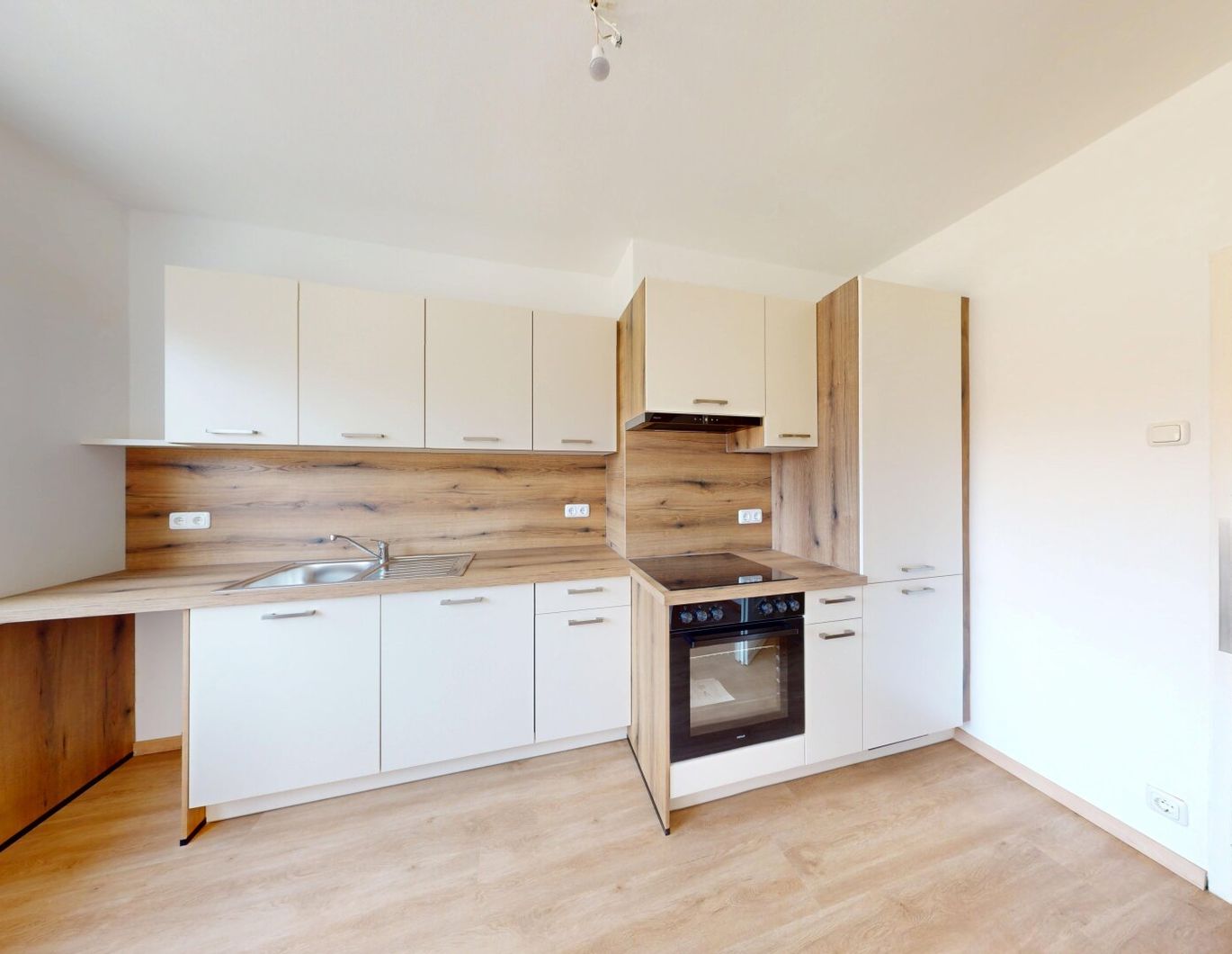 ERSTBEZUG ++ neu sanierte Mietwohnung ++ mit möblierter Küche