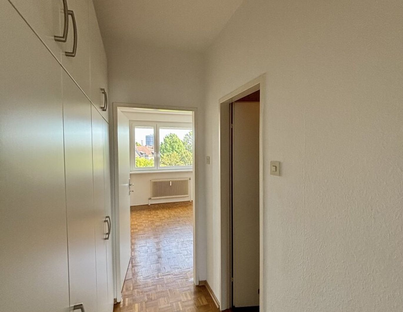 Gepflegte 2-Zimmer-Wohnung mit Loggia und KFZ-Stellplatz!