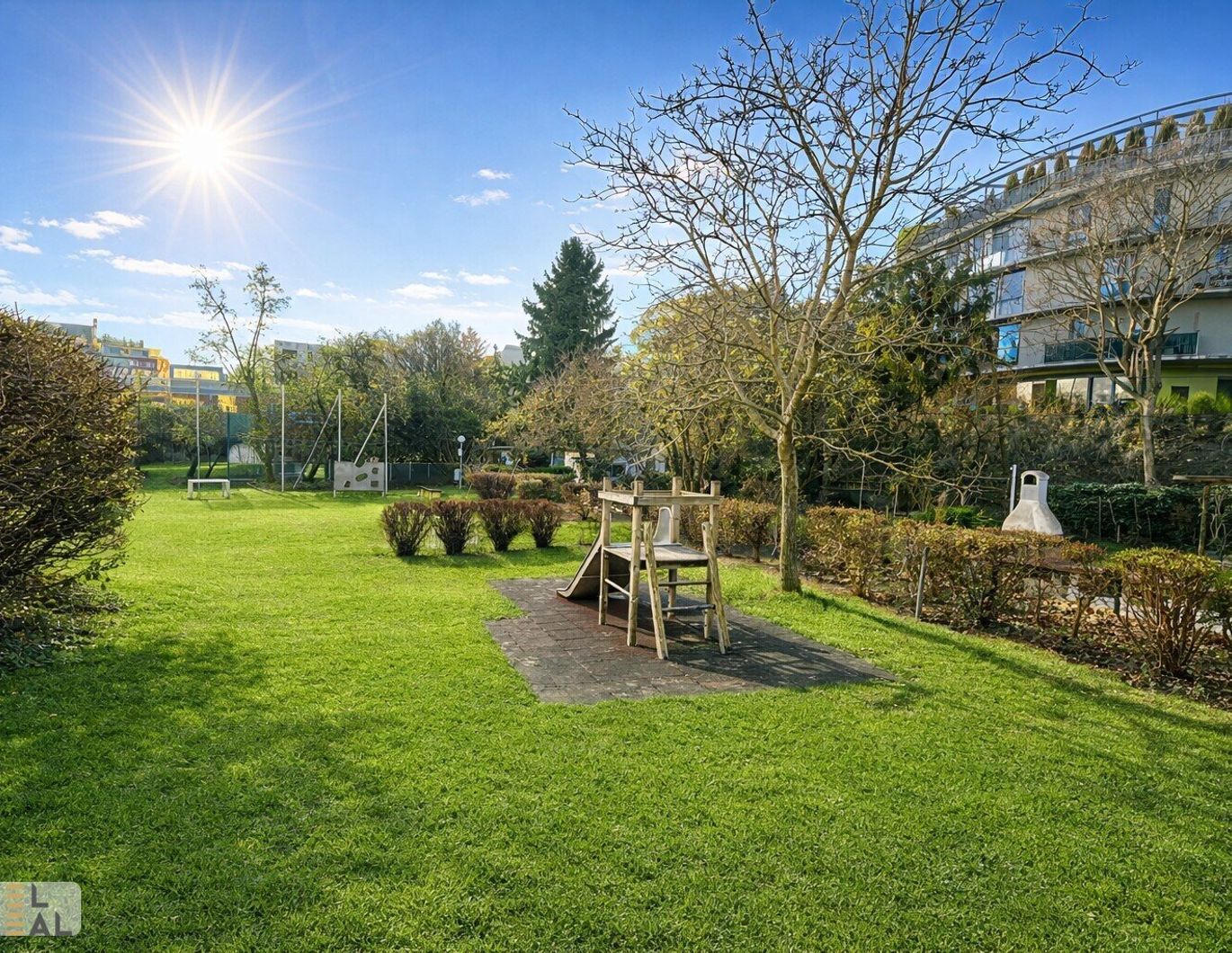 TRAUMHAFTE MAISONETTE MIT GARTEN/TERRASSE IN ZENTRALER RUHELAGE