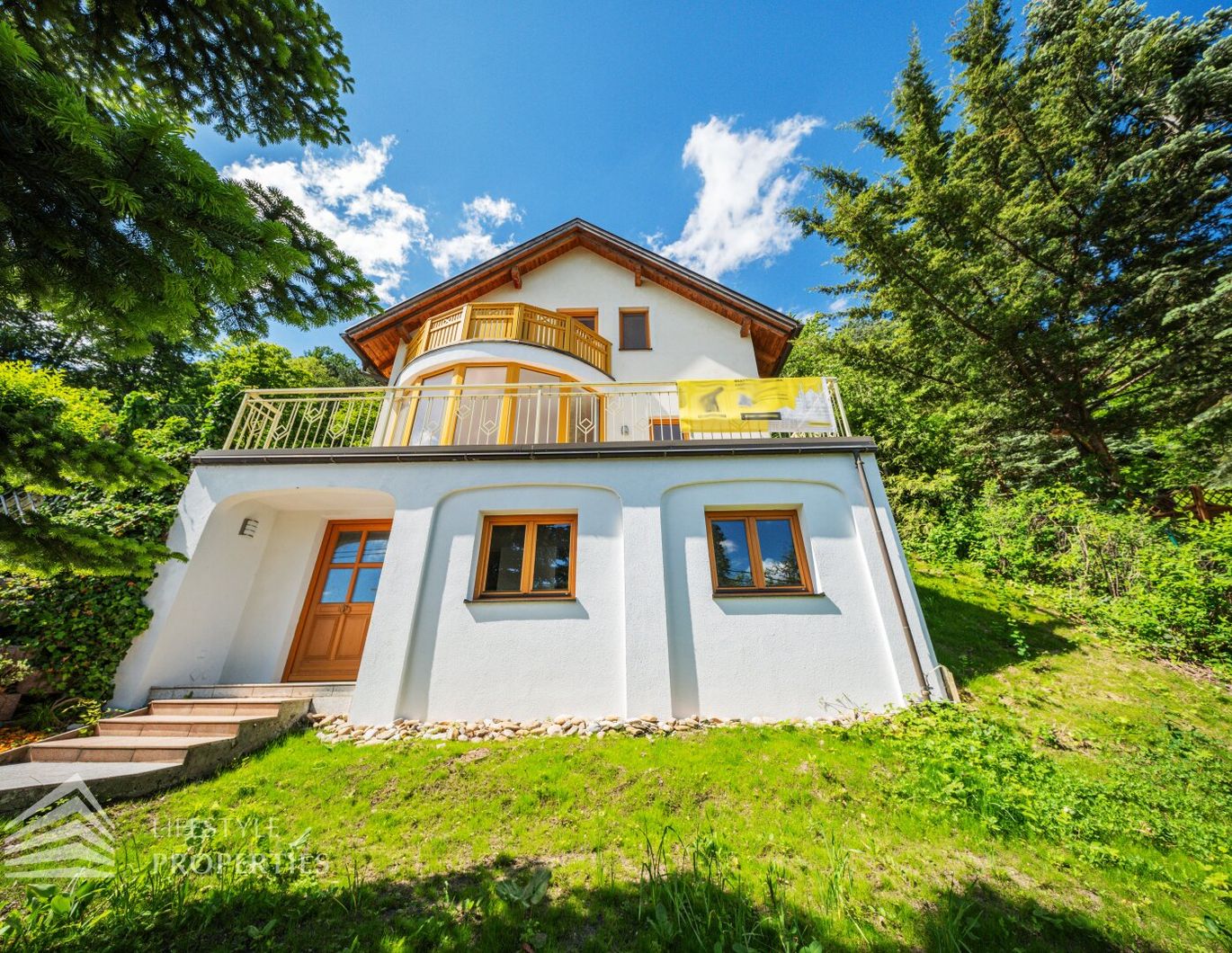Einzigartiges Einfamilienhaus in wunderschöner Hanglage