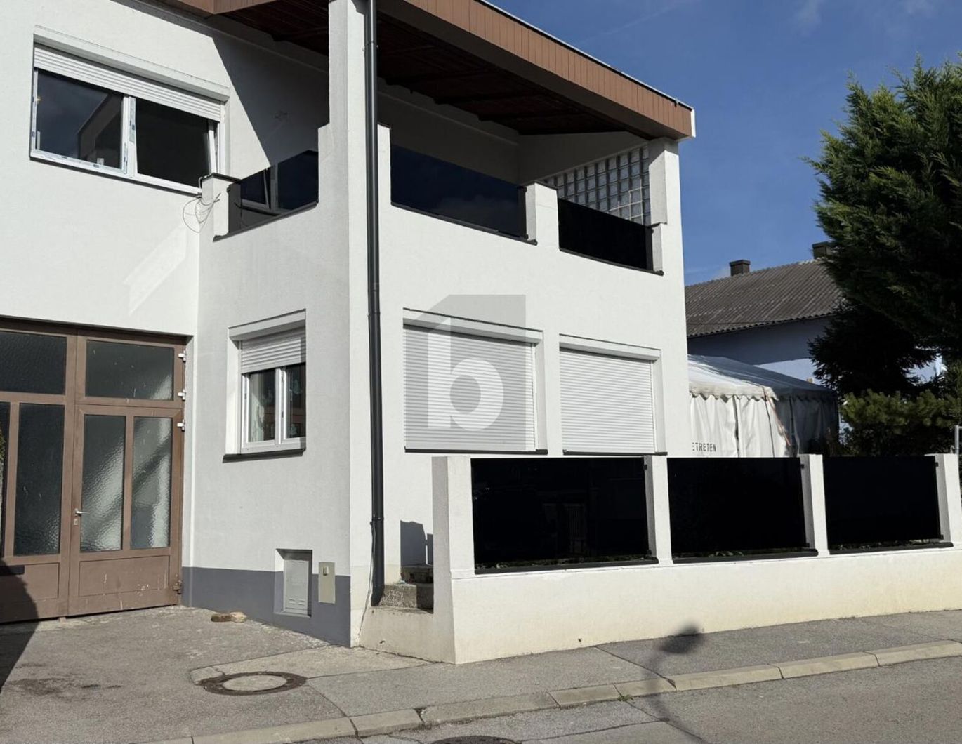 ZINSHAUS - 5 SANIERTE WOHNEINHEITEN CA. EUR 3.350,- NETTOEINNAHMEN