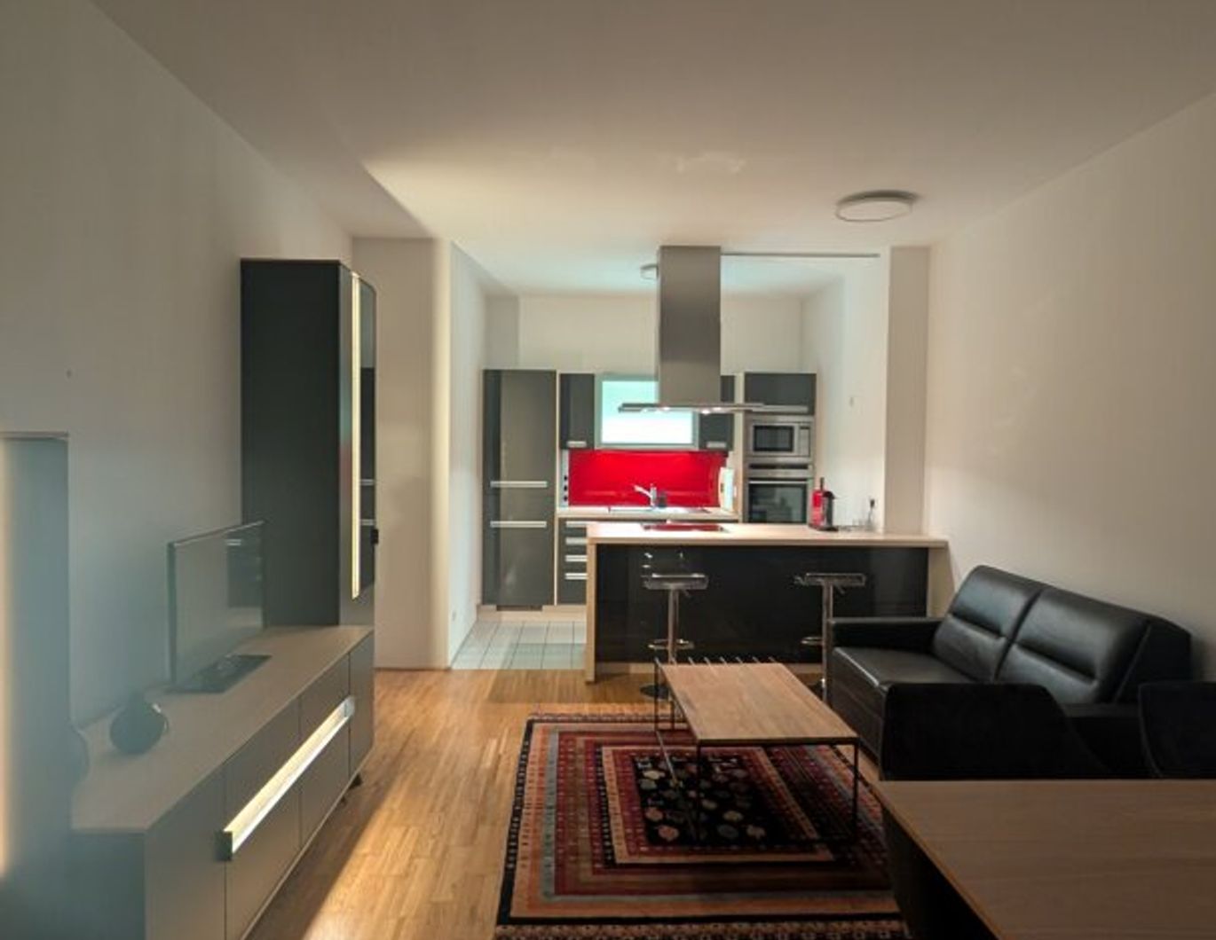 All-Inclusive: Einziehen und Wohlfühlen: Charmante, komplett möblierte 2 Zimmerwohnung mit einem Garten in Traumlage des 7. Bezirks, in unmittelbarer Nähe zur Mariahilfer Straße