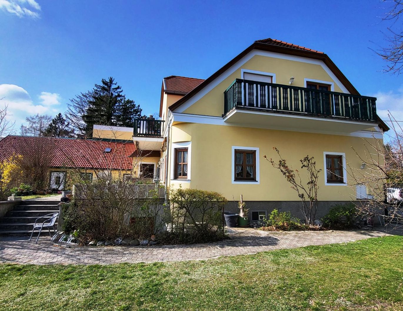 300m² WOHNFLÄCHE IN SOLIDEM ZENTRUMSNAHEN MEHRFAMILIENHAUS IN BAD VÖSLAU