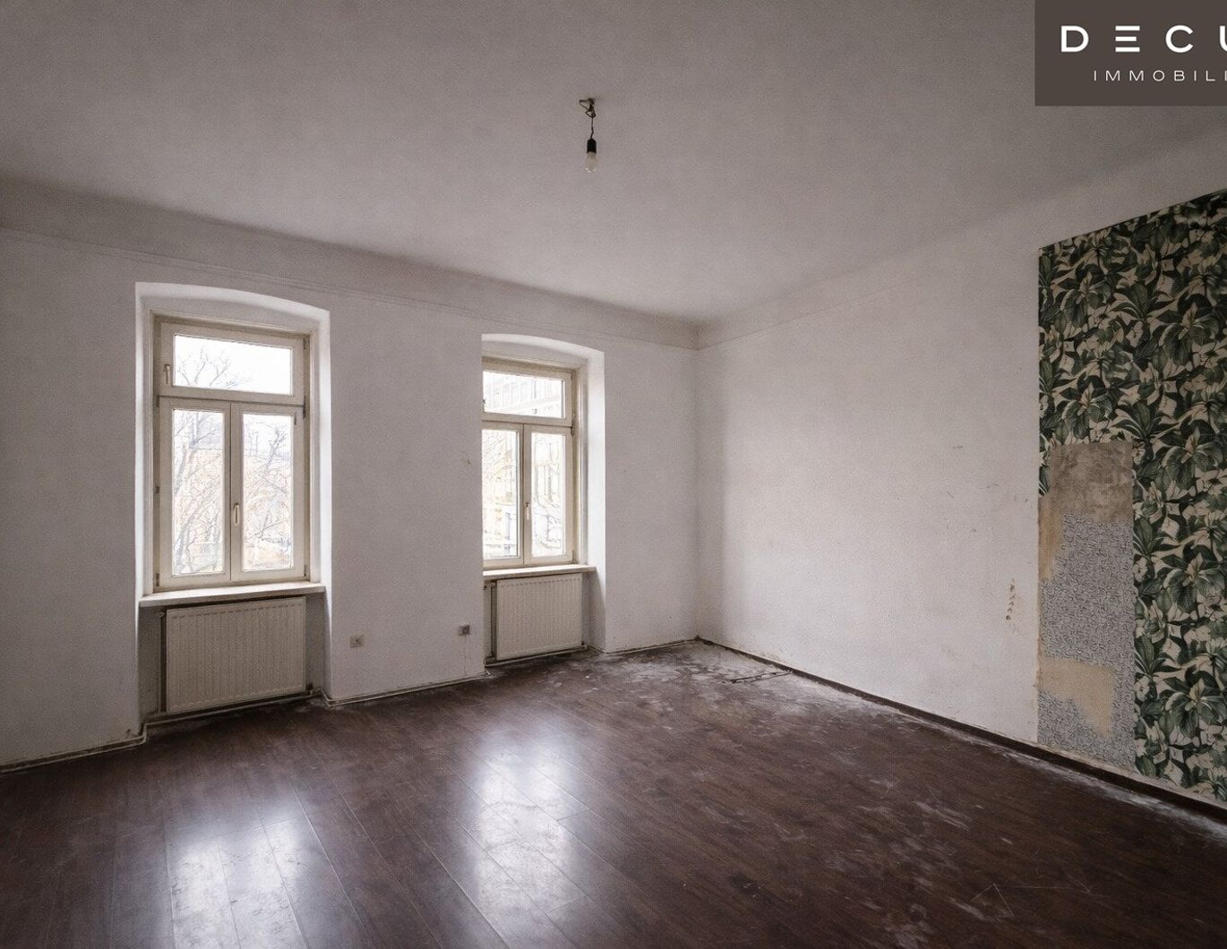 Sanierungsbedürftige 2 Zimmer Altbau-Wohnung in schönem Zinshaus