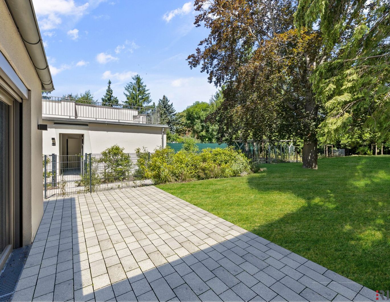 Eckreihenhaus mit wunderschönen Garten und hochwertiger Ausstattung