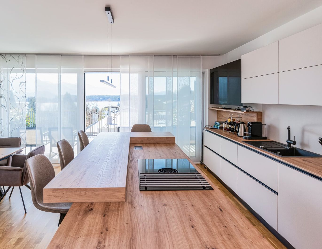 Einziehen, auspacken, wohlfühlen - exklusives Penthouse mit traumhaftem Seeblick am Faaker See