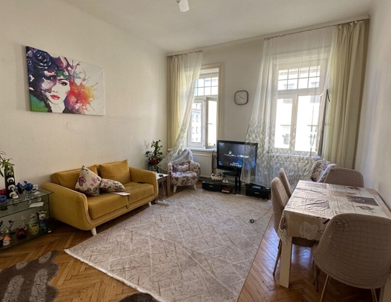 Top-Lage! Charmante helle 2 Zimmer im Altbau