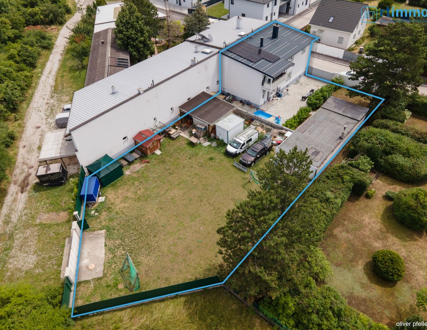 NEUWERTIGE IMMOBILIE IN BESTLAGE - SOFORT-RENDITE UND GROßES BAUGRUNDSTÜCK