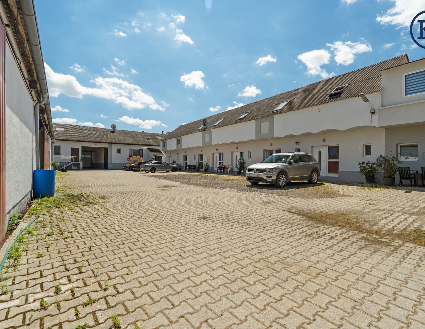 Optimal für drei bis vier Familien - mit weitläufigem Gemeinschaftsgarten zur gemeinsamen Nutzung.