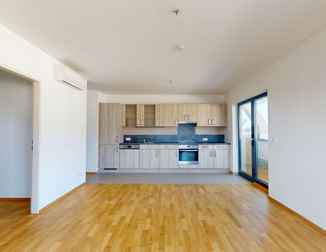 Modernes Wohnen - Weitblick im DG mit Loggia nahe Millennium City