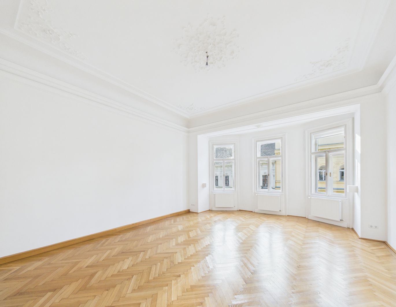 Charmante Altbauwohnung mitten im vierten Bezirk, 6 Zimmer, 3 Bäder