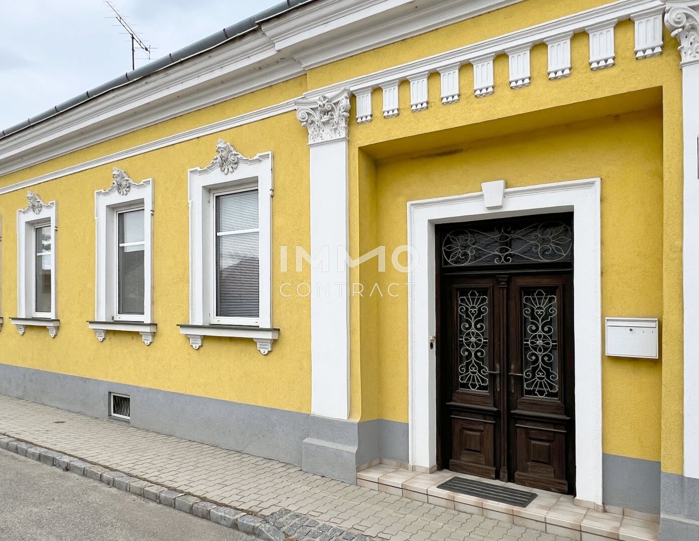 LANDHAUS mit Innenhof + GARTENPARZELLE in BW mit Garagengebäude