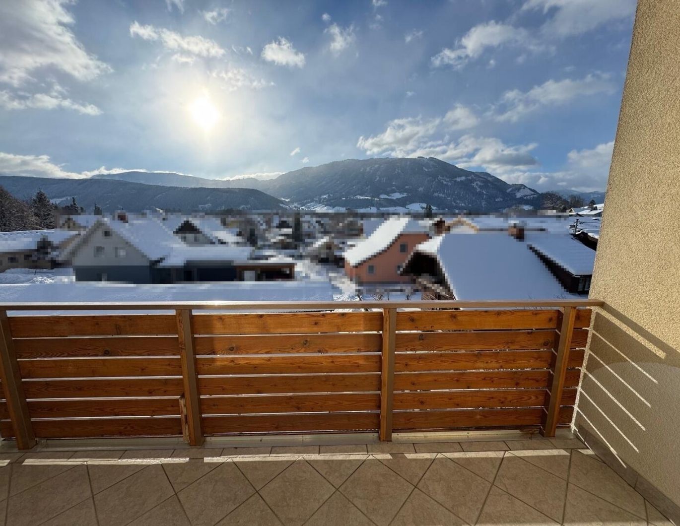 Helle Eigentumswohnung mit hochwertiger Ausstattung, südseitige Loggia, Garage