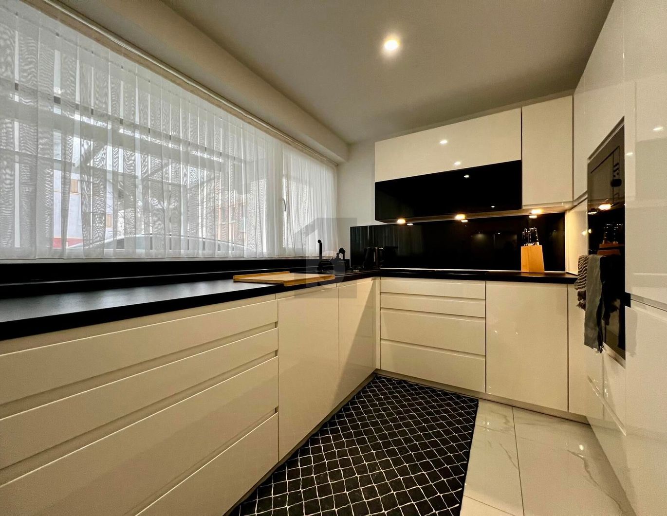 NEU SANIERT IN ZENTRUMSLAGE MIT SCHÖNER TERRASSE!