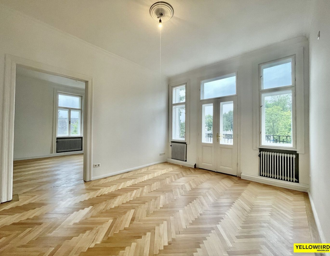 SANIERTE FASSADE & ALLGEMEINFLÄCHEN - STILALTBAU - 118 m² WNFL - BALKON - EIGENGARTEN