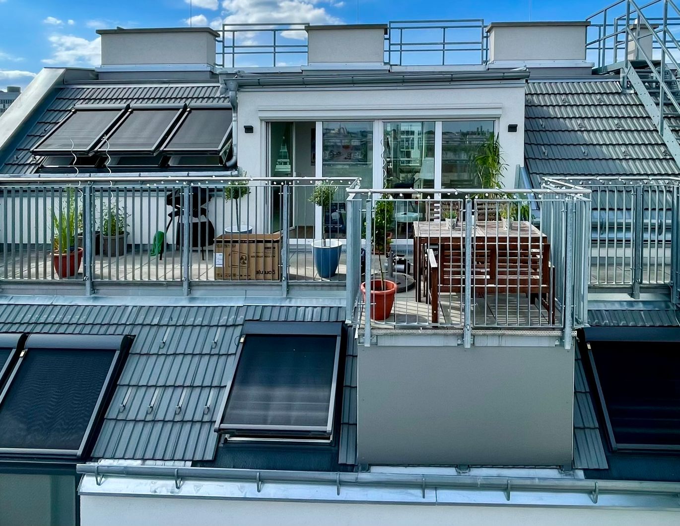 PROVISIONSFREI! Traumhafte Maisonette-Dachgeschosswohnung+Terrasse *Vollklimatisiert* Top Lage U1/U2