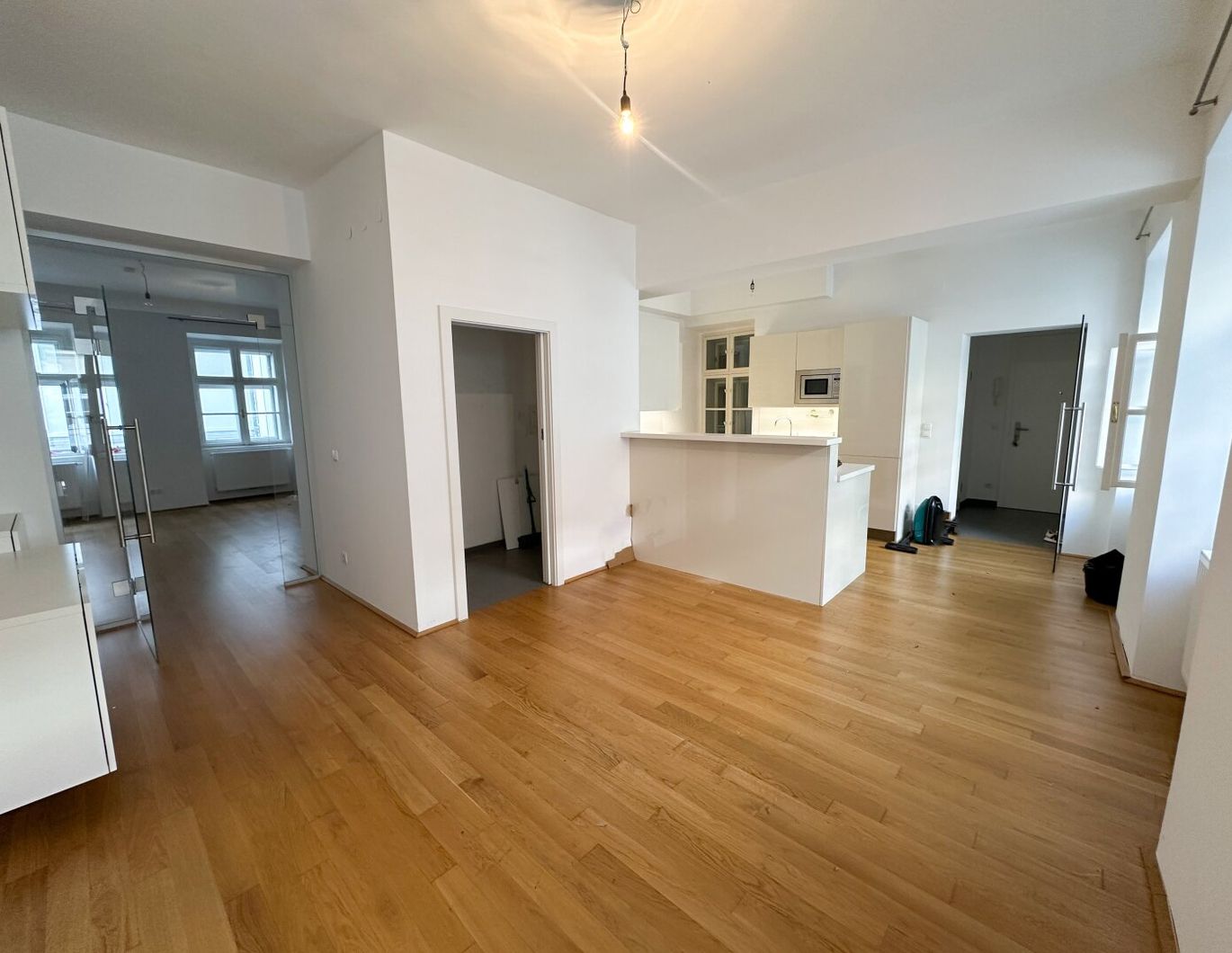 1010 Wien: Exklusive 3-Zimmer Wohnung ca.104m² am Fleischmarkt zu vermieten; € 2.190,-