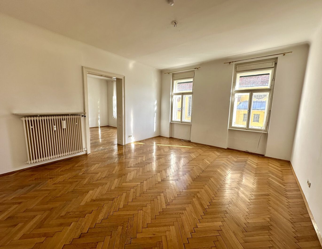 Wunderschöne 3-Zimmer-Wohnung im Altbau mit extra Essküche und großem sonnigem Balkon in zentraler Lage nahe Grazer Lendplatz - Provisionsfrei!